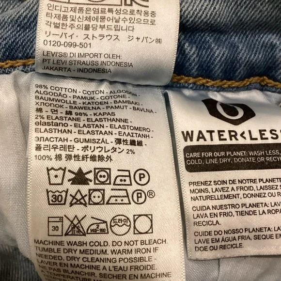 Levi’s Wedgie Fit Light Wash Denim Jeans, Size 26 - Picture 12 of 14